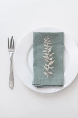 WOODROSE LINEN TABLECLOTH