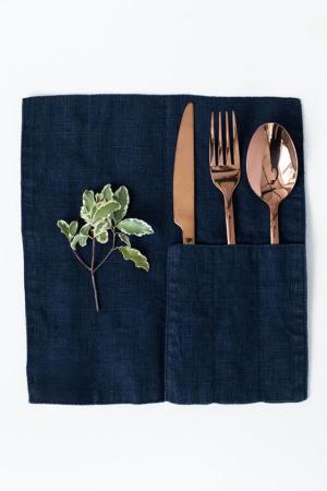 WOODROSE LINEN TABLECLOTH